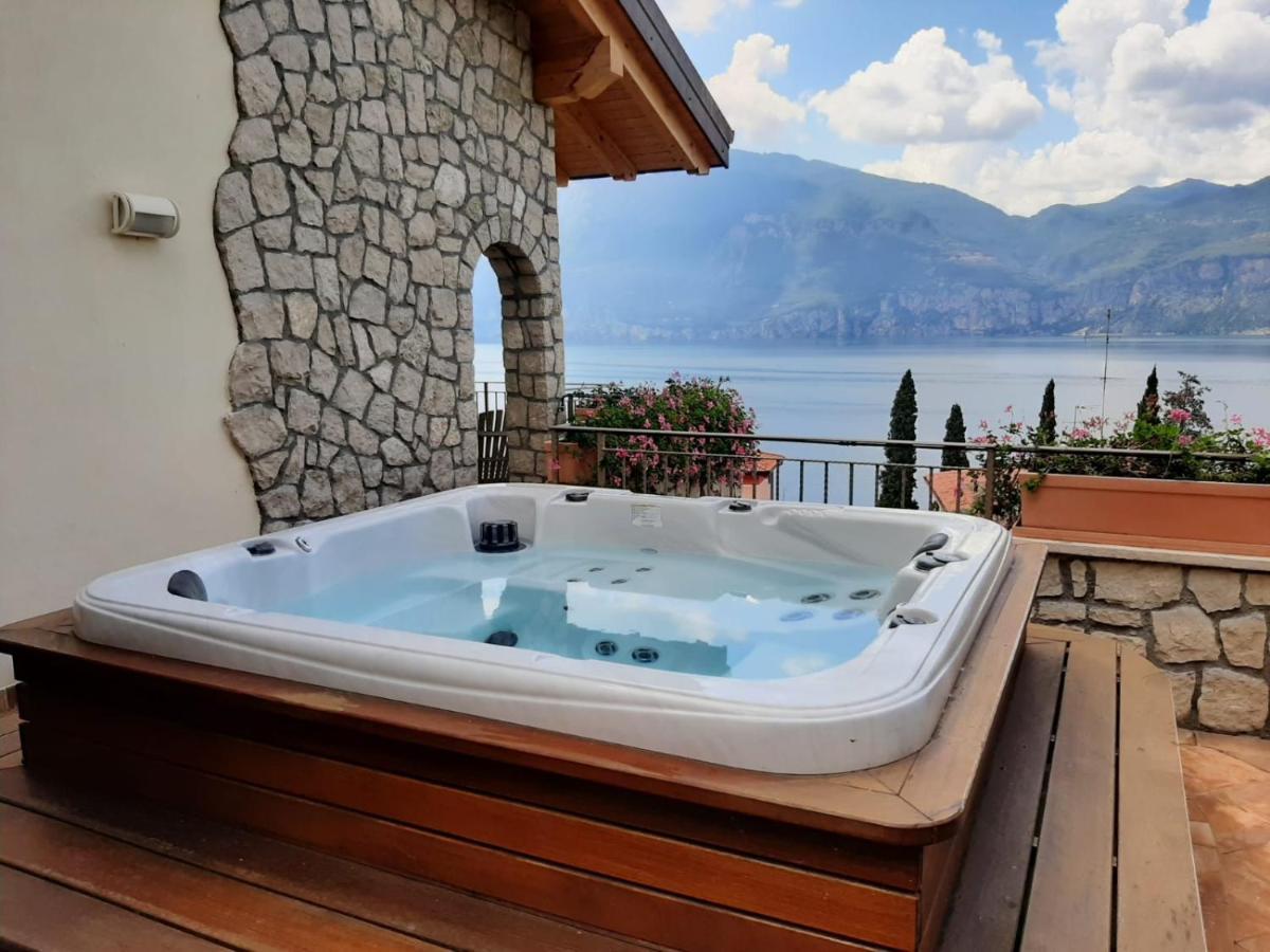 Bmp Apartment Deluxe 1 Jacuzzi Riscaldata Privata Vista Lago Di Garda Brenzone sul Garda Exterior foto
